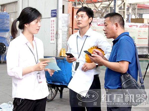 技術(shù)人員耐心給用戶(hù)解答