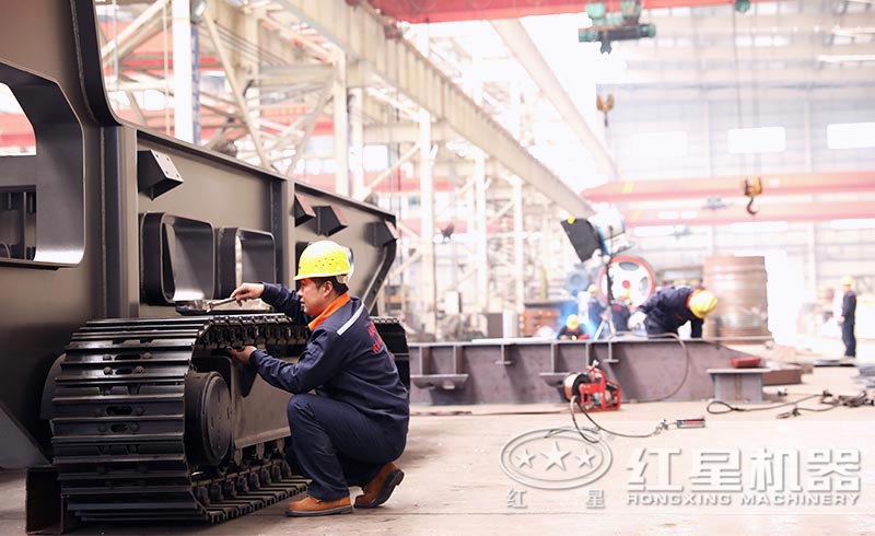 紅星機(jī)器建筑垃圾破碎設(shè)備生產(chǎn)車間